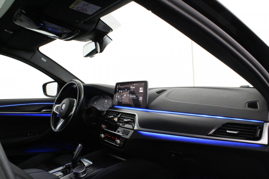 BMW 5 Serie Touring 530d xDrive M Sport > Pano.schuif/Head-up/19inch/Shadow-Line/Trekhaak