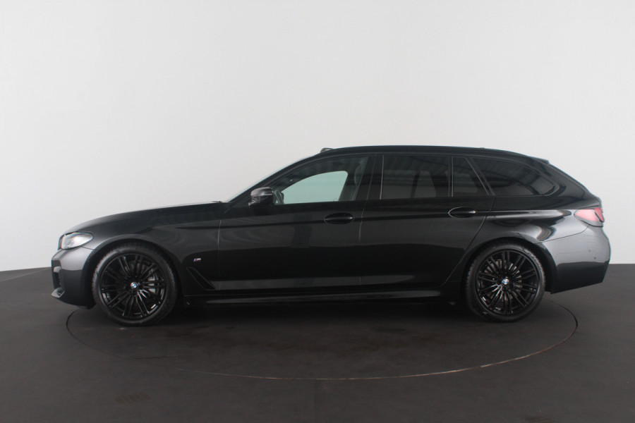 BMW 5 Serie Touring 530d xDrive M Sport > Pano.schuif/Head-up/19inch/Shadow-Line/Trekhaak