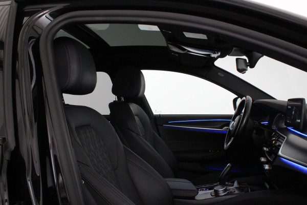 BMW 5 Serie Touring 530d xDrive M Sport > Pano.schuif/Head-up/19inch/Shadow-Line/Trekhaak