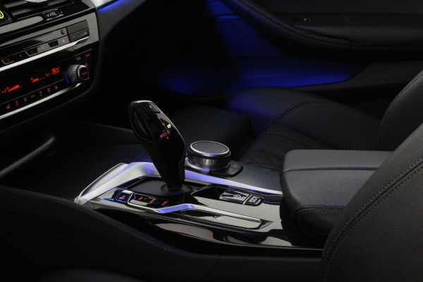 BMW 5 Serie Touring 530d xDrive M Sport > Pano.schuif/Head-up/19inch/Shadow-Line/Trekhaak
