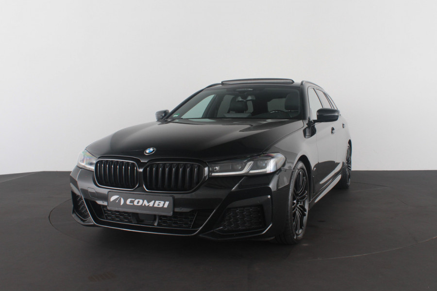BMW 5 Serie Touring 530d xDrive M Sport > Pano.schuif/Head-up/19inch/Shadow-Line/Trekhaak