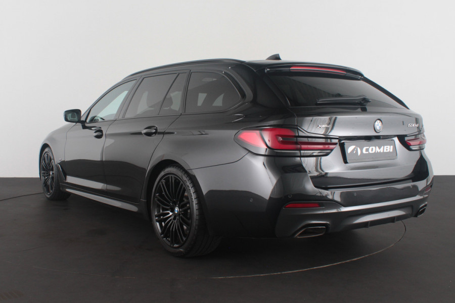 BMW 5 Serie Touring 530d xDrive M Sport > Pano.schuif/Head-up/19inch/Shadow-Line/Trekhaak