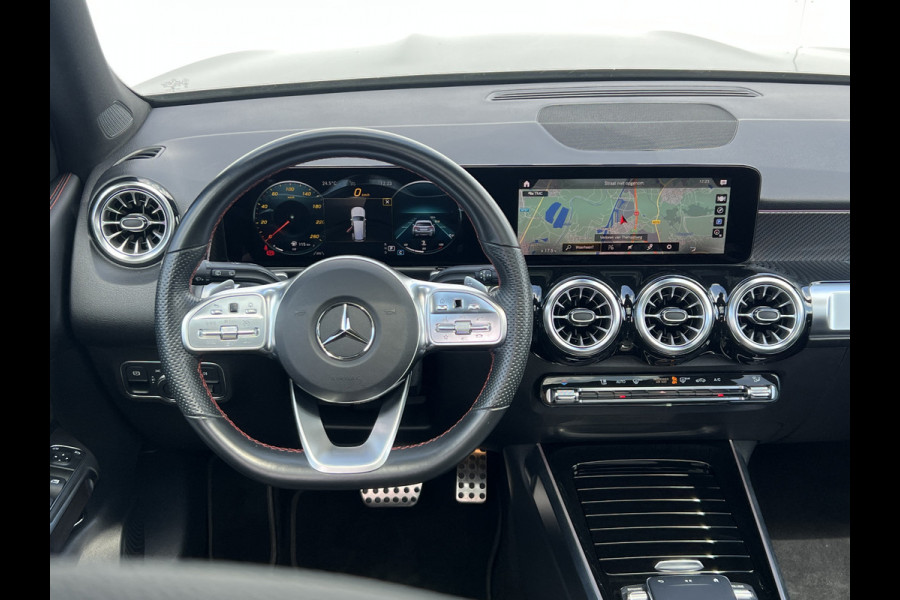 Mercedes-Benz Glb 200 AMG-Line | Trekhaak | Pano | Night Pakket | Widescreen | Sfeerverlichting