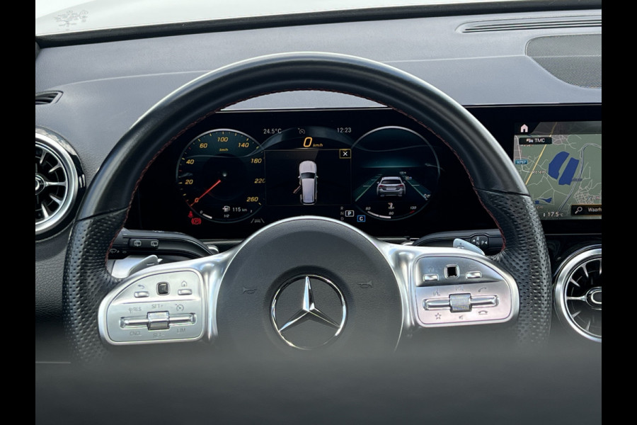 Mercedes-Benz Glb 200 AMG-Line | Trekhaak | Pano | Night Pakket | Widescreen | Sfeerverlichting