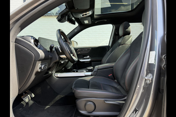 Mercedes-Benz Glb 200 AMG-Line | Trekhaak | Pano | Night Pakket | Widescreen | Sfeerverlichting