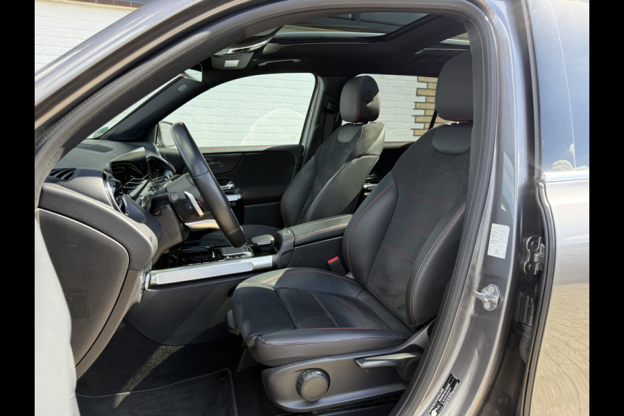 Mercedes-Benz Glb 200 AMG-Line | Trekhaak | Pano | Night Pakket | Widescreen | Sfeerverlichting