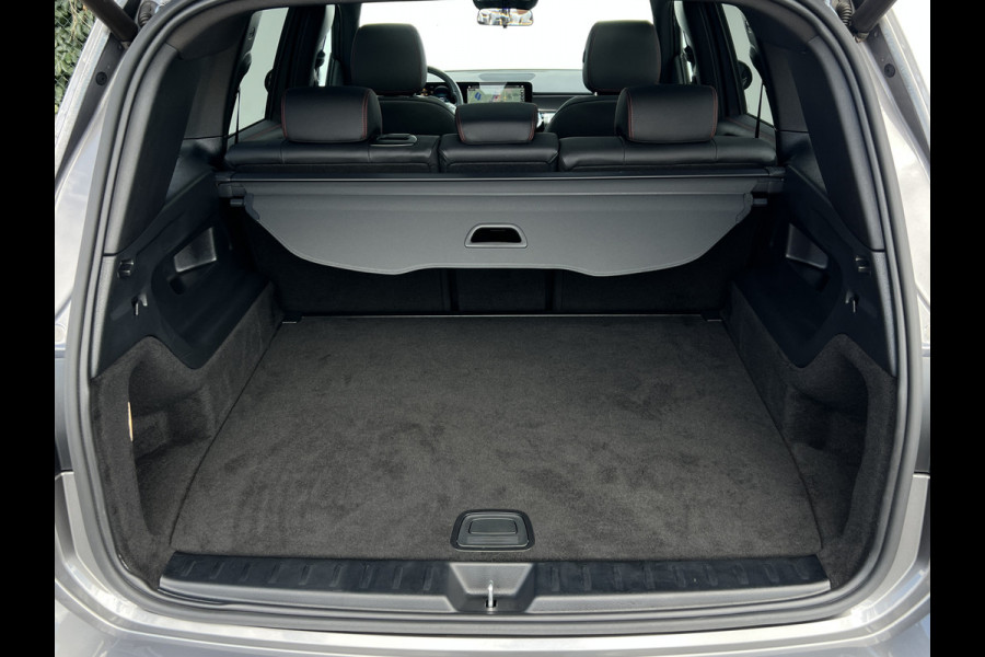 Mercedes-Benz Glb 200 AMG-Line | Trekhaak | Pano | Night Pakket | Widescreen | Sfeerverlichting