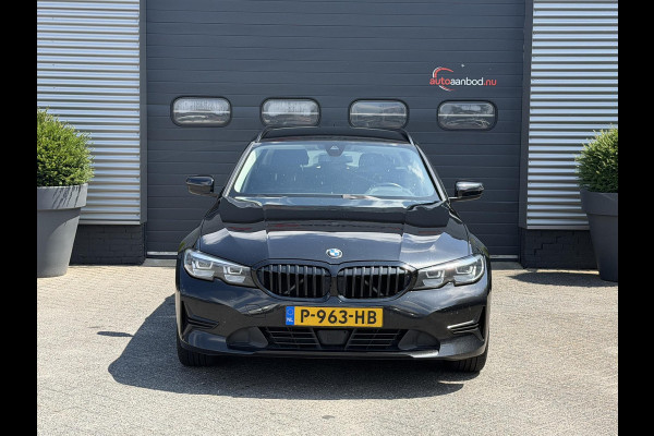 BMW 3 Serie Touring 320d High Executive Edition | Navigatie | Parkeersensoren | 18 Inch Lichtmetalen Velgen | Climate Control | Stoelverwarming |