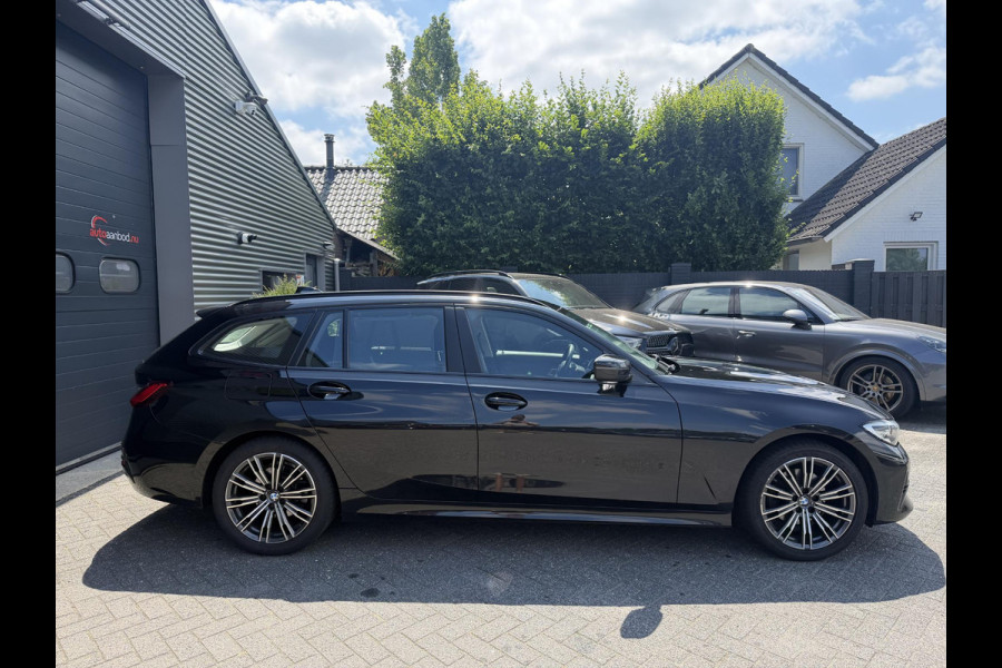 BMW 3 Serie Touring 320d High Executive Edition | Navigatie | Parkeersensoren | 18 Inch Lichtmetalen Velgen | Climate Control | Stoelverwarming |