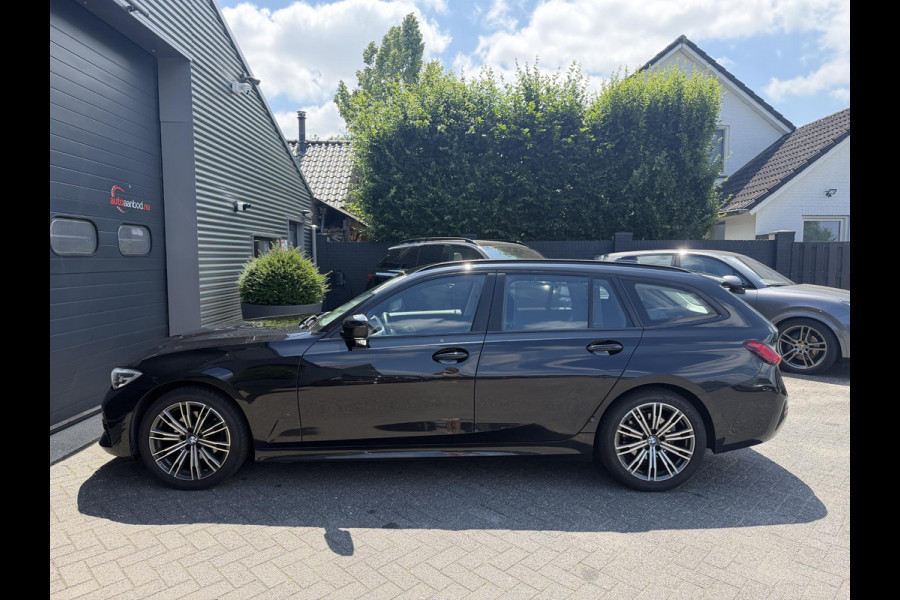 BMW 3 Serie Touring 320d High Executive Edition | Navigatie | Parkeersensoren | 18 Inch Lichtmetalen Velgen | Climate Control | Stoelverwarming |