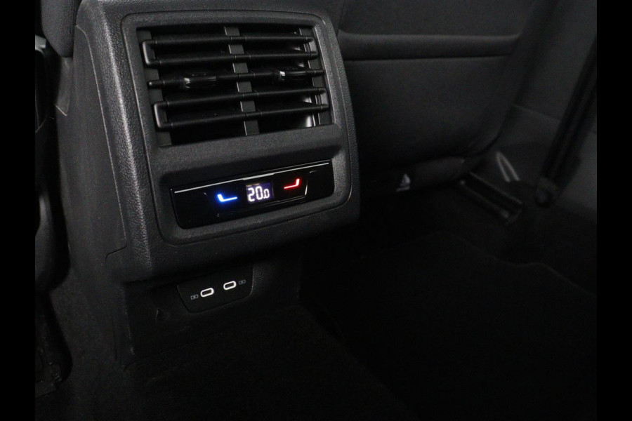 Volkswagen Golf 1.5 TSI Active Life | Trekhaak | Stoelverwarming | Carplay | Sfeerverlichting | Navigatie | Adaptive cruise | Parkeerhulp | Stuurverwarming | Bluetooth | Climate control