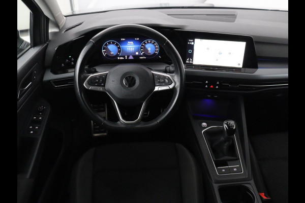 Volkswagen Golf 1.5 TSI Active Life | Trekhaak | Stoelverwarming | Carplay | Sfeerverlichting | Navigatie | Adaptive cruise | Parkeerhulp | Stuurverwarming | Bluetooth | Climate control