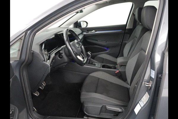 Volkswagen Golf 1.5 TSI Active Life | Trekhaak | Stoelverwarming | Carplay | Sfeerverlichting | Navigatie | Adaptive cruise | Parkeerhulp | Stuurverwarming | Bluetooth | Climate control
