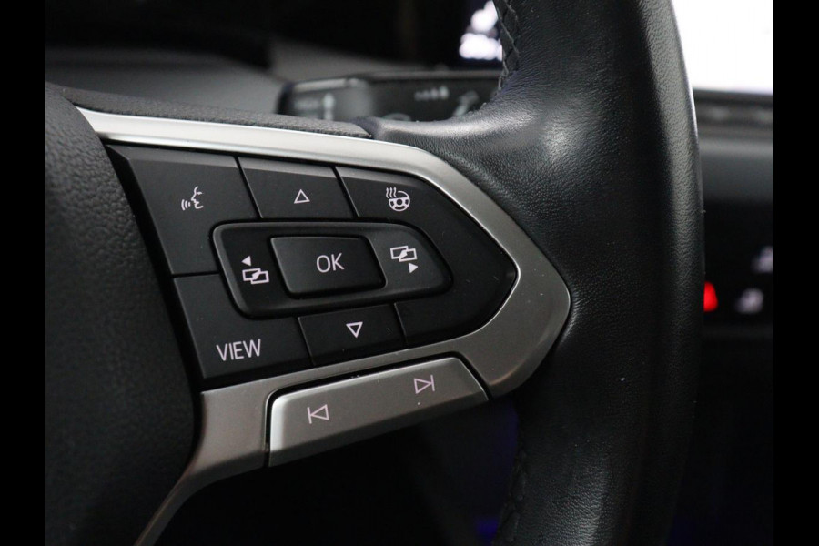 Volkswagen Golf 1.5 TSI Active Life | Trekhaak | Stoelverwarming | Carplay | Sfeerverlichting | Navigatie | Adaptive cruise | Parkeerhulp | Stuurverwarming | Bluetooth | Climate control