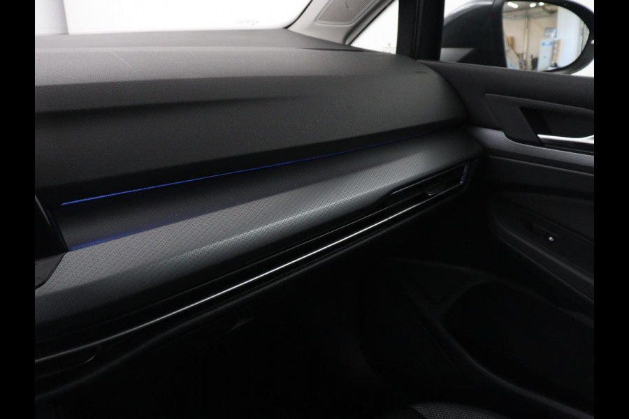 Volkswagen Golf 1.5 TSI Active Life | Trekhaak | Stoelverwarming | Carplay | Sfeerverlichting | Navigatie | Adaptive cruise | Parkeerhulp | Stuurverwarming | Bluetooth | Climate control
