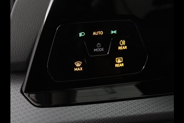 Volkswagen Golf 1.5 TSI Active Life | Trekhaak | Stoelverwarming | Carplay | Sfeerverlichting | Navigatie | Adaptive cruise | Parkeerhulp | Stuurverwarming | Bluetooth | Climate control