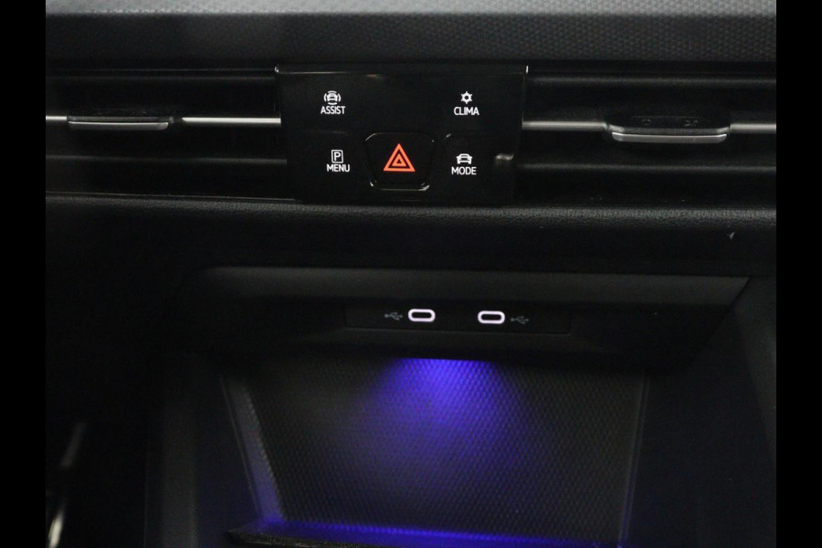 Volkswagen Golf 1.5 TSI Active Life | Trekhaak | Stoelverwarming | Carplay | Sfeerverlichting | Navigatie | Adaptive cruise | Parkeerhulp | Stuurverwarming | Bluetooth | Climate control