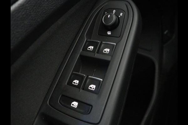 Volkswagen Golf 1.5 TSI Active Life | Trekhaak | Stoelverwarming | Carplay | Sfeerverlichting | Navigatie | Adaptive cruise | Parkeerhulp | Stuurverwarming | Bluetooth | Climate control