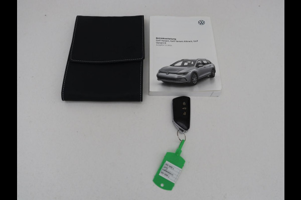 Volkswagen Golf 1.5 TSI Active Life | Trekhaak | Stoelverwarming | Carplay | Sfeerverlichting | Navigatie | Adaptive cruise | Parkeerhulp | Stuurverwarming | Bluetooth | Climate control