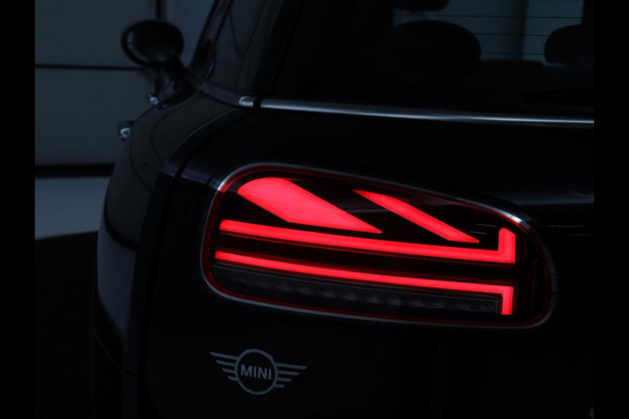 MINI Clubman 1.5 Cooper Business Edition | Automaat | Stoelverwarming | Carplay | Sportstoelen | Half leder | Full LED | Navigatie | Parkeerhulp | Climate control | Cruise control | Origineel NL
