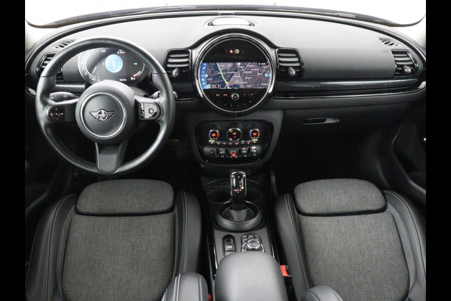 MINI Clubman 1.5 Cooper Business Edition | Automaat | Stoelverwarming | Carplay | Sportstoelen | Half leder | Full LED | Navigatie | Parkeerhulp | Climate control | Cruise control | Origineel NL