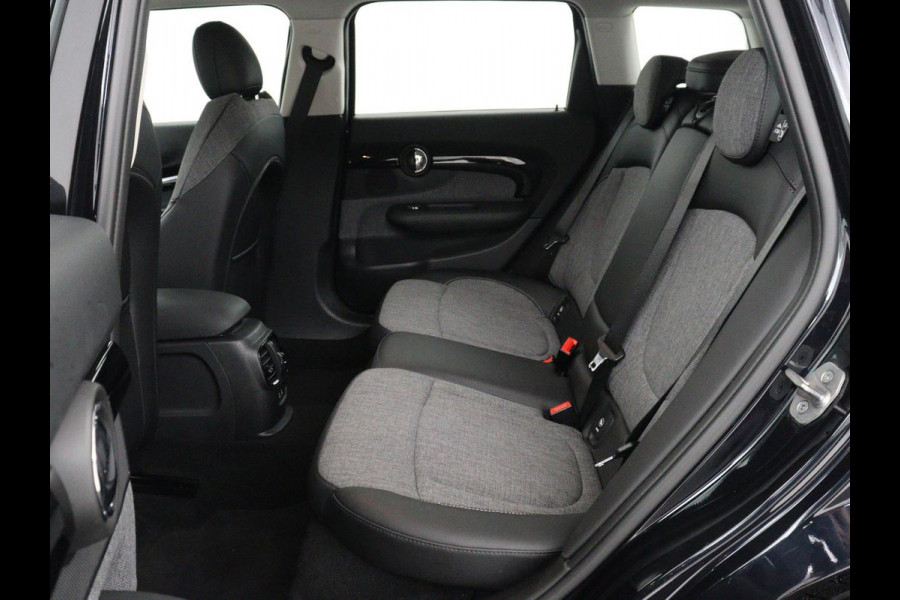 MINI Clubman 1.5 Cooper Business Edition | Automaat | Stoelverwarming | Carplay | Sportstoelen | Half leder | Full LED | Navigatie | Parkeerhulp | Climate control | Cruise control | Origineel NL