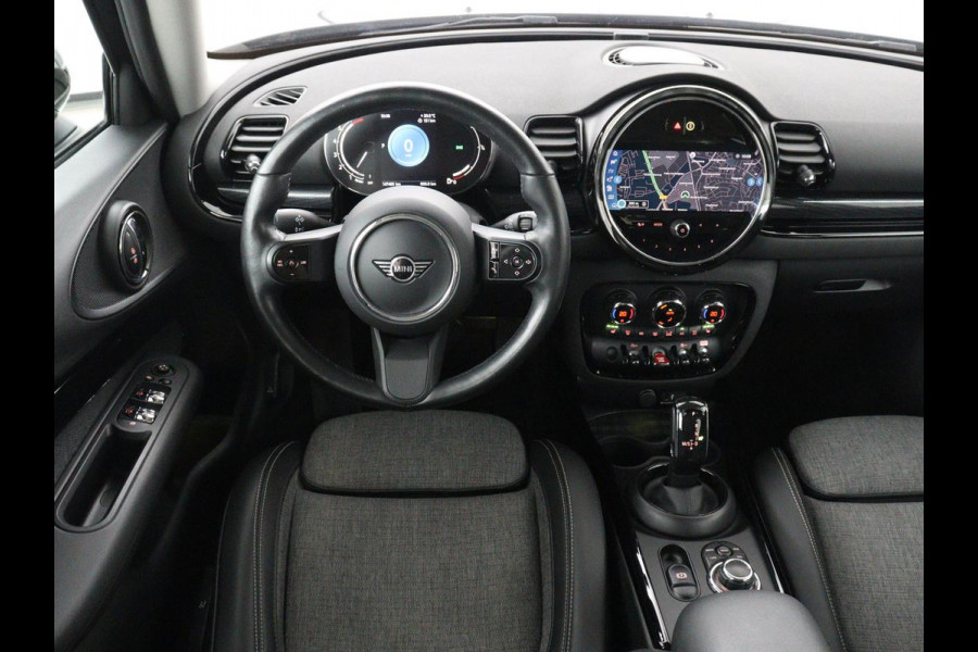 MINI Clubman 1.5 Cooper Business Edition | Automaat | Stoelverwarming | Carplay | Sportstoelen | Half leder | Full LED | Navigatie | Parkeerhulp | Climate control | Cruise control | Origineel NL