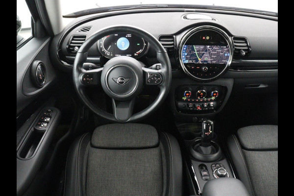 MINI Clubman 1.5 Cooper Business Edition | Automaat | Stoelverwarming | Carplay | Sportstoelen | Half leder | Full LED | Navigatie | Parkeerhulp | Climate control | Cruise control | Origineel NL