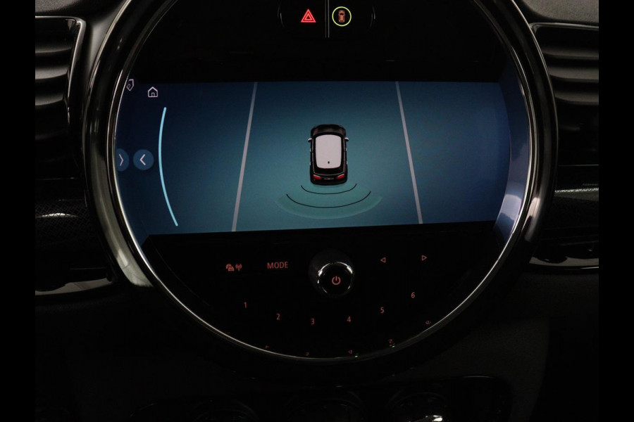 MINI Clubman 1.5 Cooper Business Edition | Automaat | Stoelverwarming | Carplay | Sportstoelen | Half leder | Full LED | Navigatie | Parkeerhulp | Climate control | Cruise control | Origineel NL