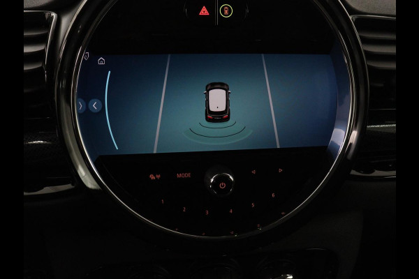 MINI Clubman 1.5 Cooper Business Edition | Automaat | Stoelverwarming | Carplay | Sportstoelen | Half leder | Full LED | Navigatie | Parkeerhulp | Climate control | Cruise control | Origineel NL