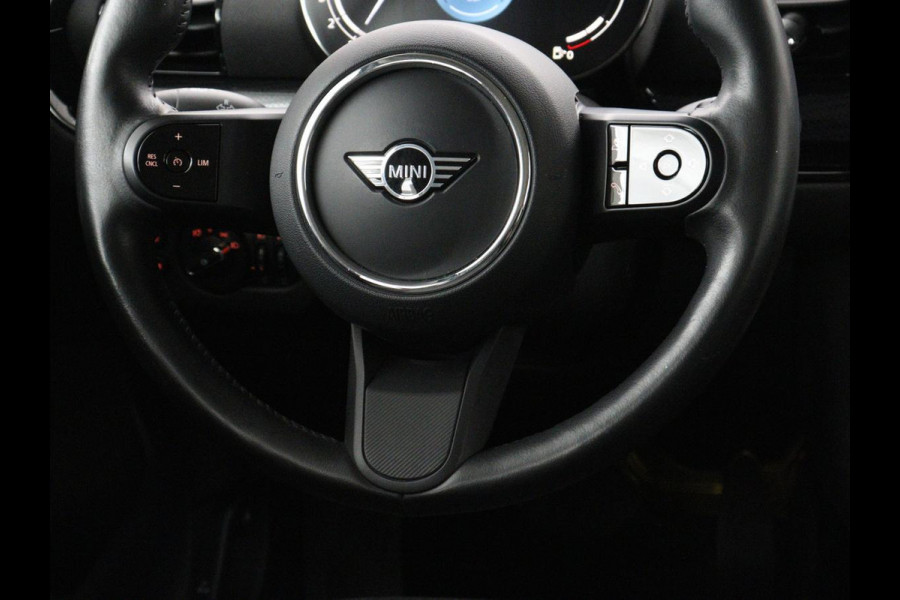 MINI Clubman 1.5 Cooper Business Edition | Automaat | Stoelverwarming | Carplay | Sportstoelen | Half leder | Full LED | Navigatie | Parkeerhulp | Climate control | Cruise control | Origineel NL