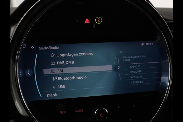 MINI Clubman 1.5 Cooper Business Edition | Automaat | Stoelverwarming | Carplay | Sportstoelen | Half leder | Full LED | Navigatie | Parkeerhulp | Climate control | Cruise control | Origineel NL