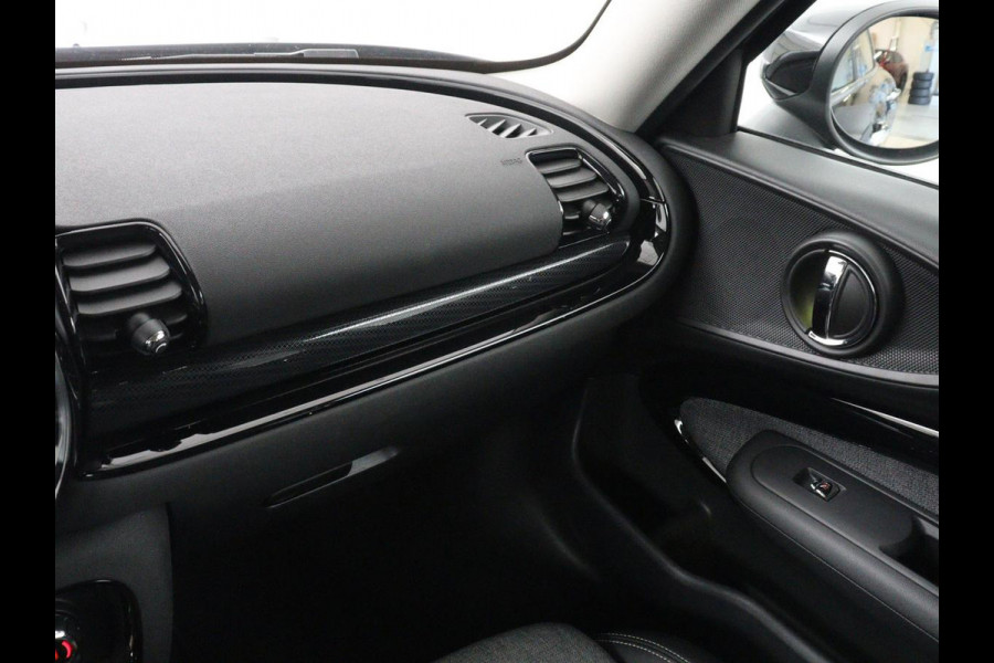 MINI Clubman 1.5 Cooper Business Edition | Automaat | Stoelverwarming | Carplay | Sportstoelen | Half leder | Full LED | Navigatie | Parkeerhulp | Climate control | Cruise control | Origineel NL