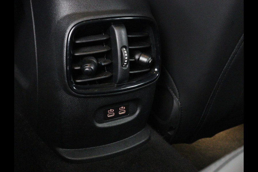 MINI Clubman 1.5 Cooper Business Edition | Automaat | Stoelverwarming | Carplay | Sportstoelen | Half leder | Full LED | Navigatie | Parkeerhulp | Climate control | Cruise control | Origineel NL