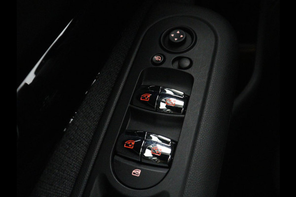 MINI Clubman 1.5 Cooper Business Edition | Automaat | Stoelverwarming | Carplay | Sportstoelen | Half leder | Full LED | Navigatie | Parkeerhulp | Climate control | Cruise control | Origineel NL