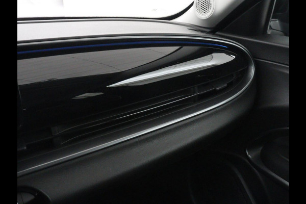 Fiat 600 1.2 Hybrid Urban | Stoelverwarming | 360 camera | Cruise control | Navigatie | Carplay | DAB | Climate control | Full LED | Park assist | Sfeerverlichting