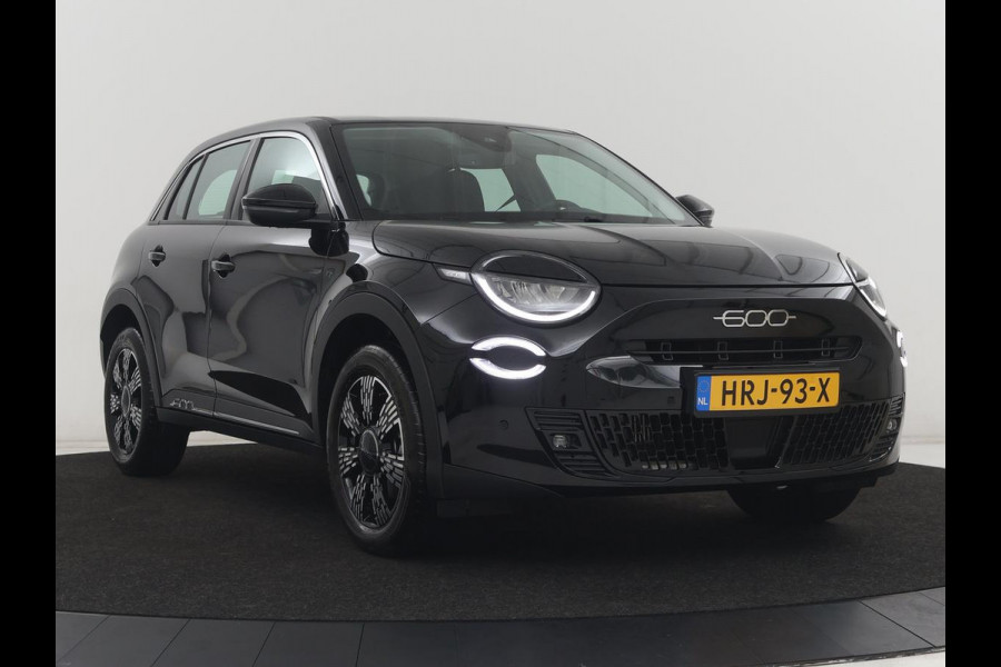 Fiat 600 1.2 Hybrid Urban | Stoelverwarming | 360 camera | Cruise control | Navigatie | Carplay | DAB | Climate control | Full LED | Park assist | Sfeerverlichting
