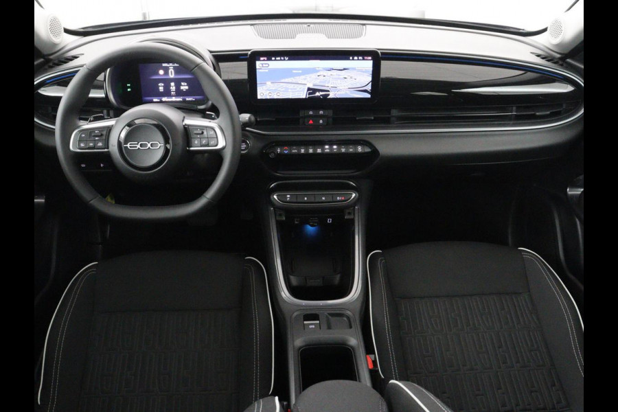 Fiat 600 1.2 Hybrid Urban | Stoelverwarming | 360 camera | Cruise control | Navigatie | Carplay | DAB | Climate control | Full LED | Park assist | Sfeerverlichting