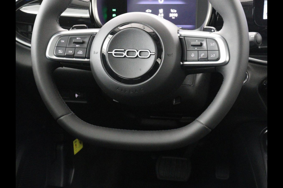 Fiat 600 1.2 Hybrid Urban | Stoelverwarming | 360 camera | Cruise control | Navigatie | Carplay | DAB | Climate control | Full LED | Park assist | Sfeerverlichting