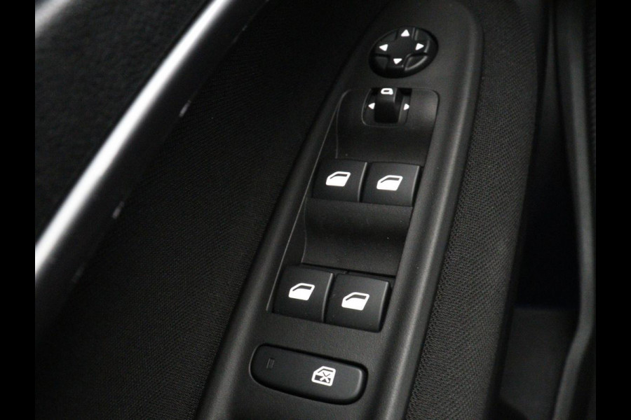 Fiat 600 1.2 Hybrid Urban | Stoelverwarming | 360 camera | Cruise control | Navigatie | Carplay | DAB | Climate control | Full LED | Park assist | Sfeerverlichting