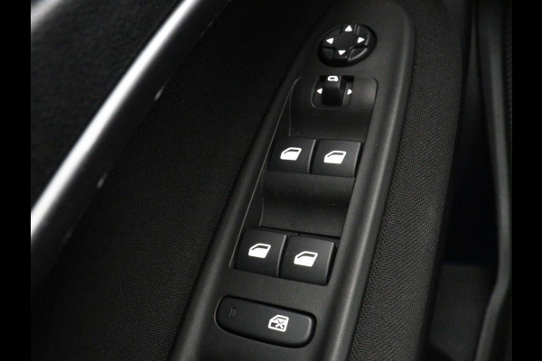 Fiat 600 1.2 Hybrid Urban | Stoelverwarming | 360 camera | Cruise control | Navigatie | Carplay | DAB | Climate control | Full LED | Park assist | Sfeerverlichting