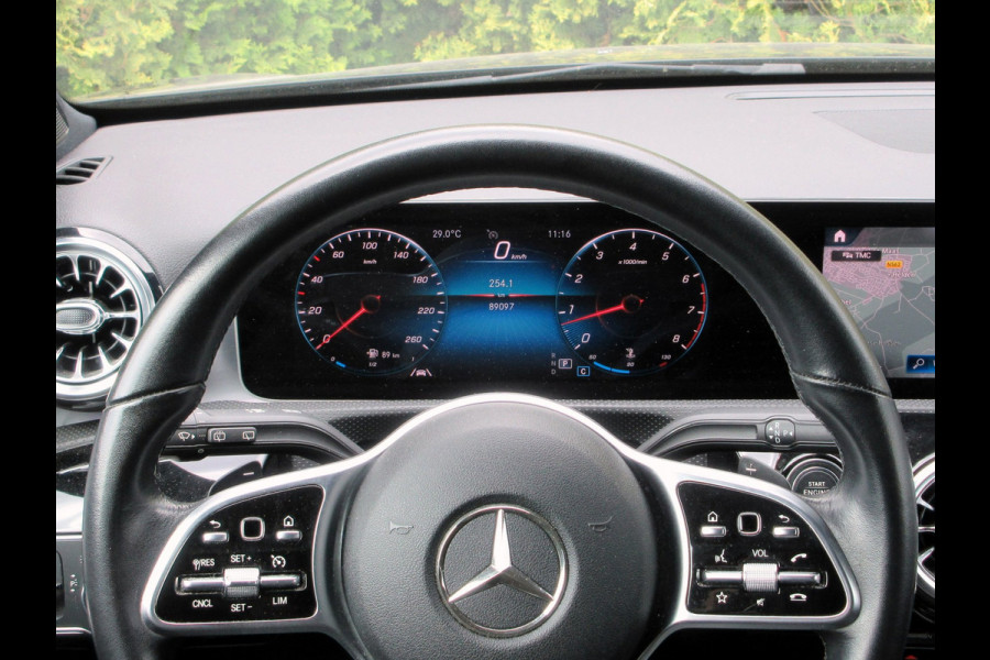Mercedes-Benz A-Klasse 220 Launch Ed. Automaat * LED * Virt. Cockpit * Camera *