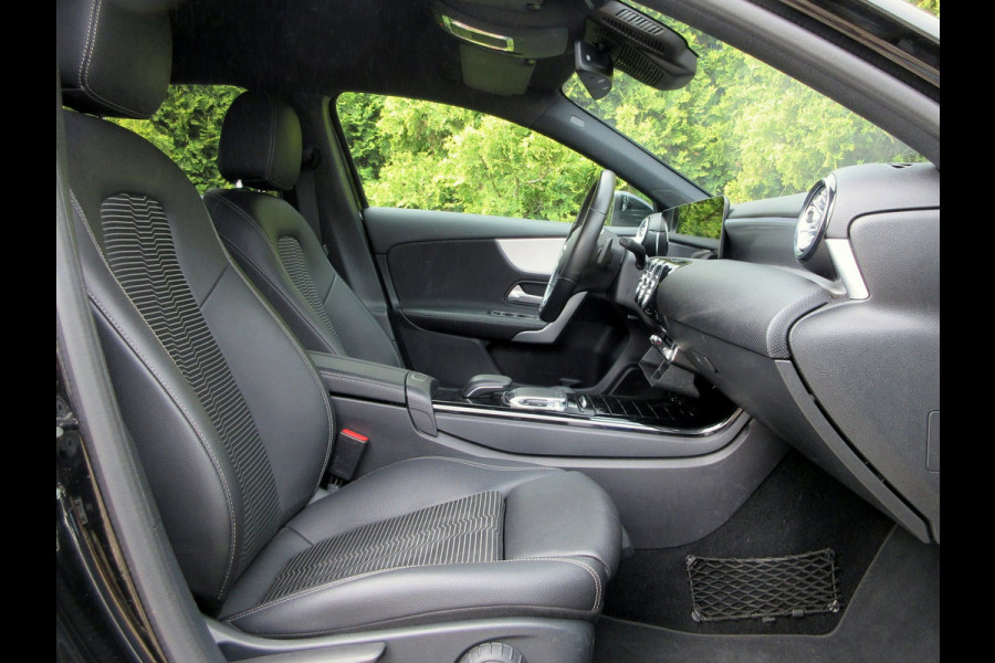 Mercedes-Benz A-Klasse 220 Launch Ed. Automaat * LED * Virt. Cockpit * Camera *