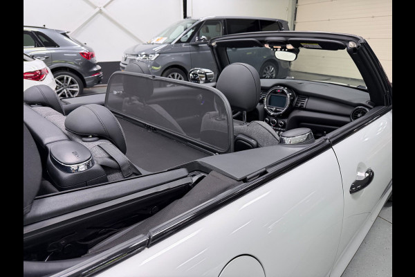 MINI Cabrio 1.5 CHILI BLACK-LINE 27DKM/V-COCKPIT/NAVI/LED/DAB/CARPLAY/ECC/PDC/CRUISE///