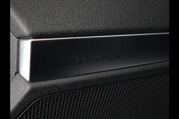 Audi A3 2.0 TFSI S3 quattro | Adaptive cruise | B&O | Bang & Olufsen | Matrix LED | Leder/Alcantara | Park Assist | Stoelverwarming | Virtual Cockpit | Carplay | Navigatie | Sportstoelen | Climate control