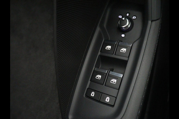 Audi A3 2.0 TFSI S3 quattro | Adaptive cruise | B&O | Bang & Olufsen | Matrix LED | Leder/Alcantara | Park Assist | Stoelverwarming | Virtual Cockpit | Carplay | Navigatie | Sportstoelen | Climate control