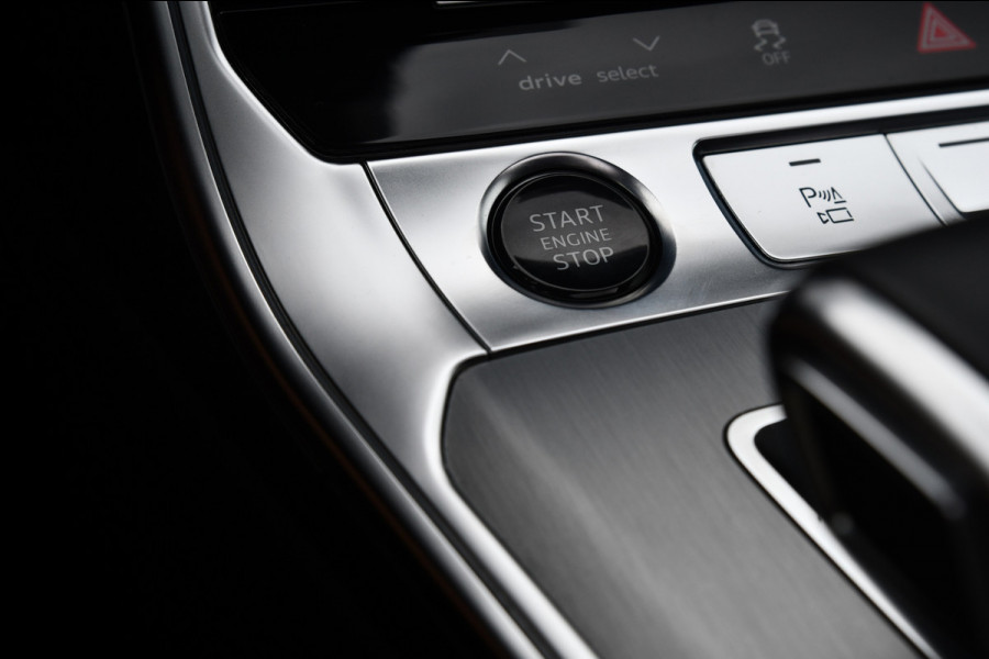 Audi A6 Avant 55 TFSI e quattro Competition S-Line, Pano, B&O, 360 3D, ACC, HUD, Memory, Trekhaak, Matrix!