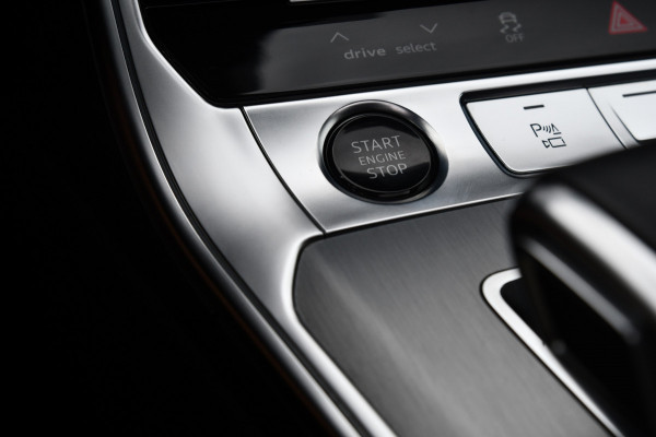 Audi A6 Avant 55 TFSI e quattro Competition S-Line, Pano, B&O, 360 3D, ACC, HUD, Memory, Trekhaak, Matrix!