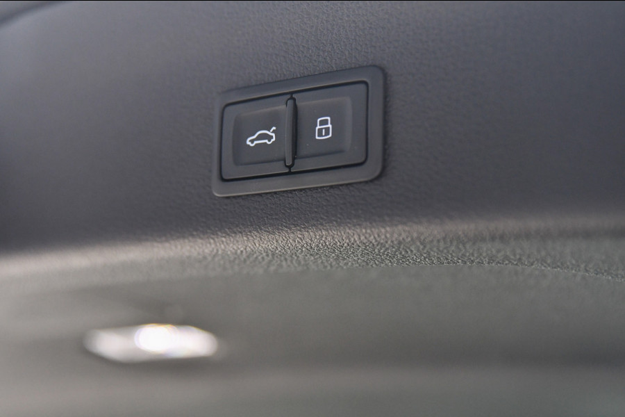 Audi A6 Avant 55 TFSI e quattro Competition S-Line, Pano, B&O, 360 3D, ACC, HUD, Memory, Trekhaak, Matrix!