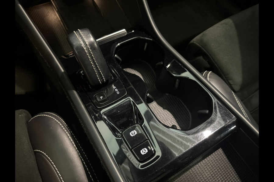 Volvo XC40 T4 Aut. Plug-in Hybrid R-Design Parkeercamera Panoramadak 211pk